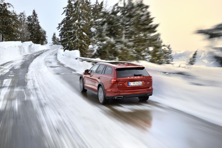  Volvo V60 D4 Cross Country 2018 года  (WW) (фото 22 из 49)